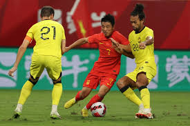 里夫斯空砍30分，东契奇25+10，詹姆斯17+12＆致命失误，湖人痛失好局.